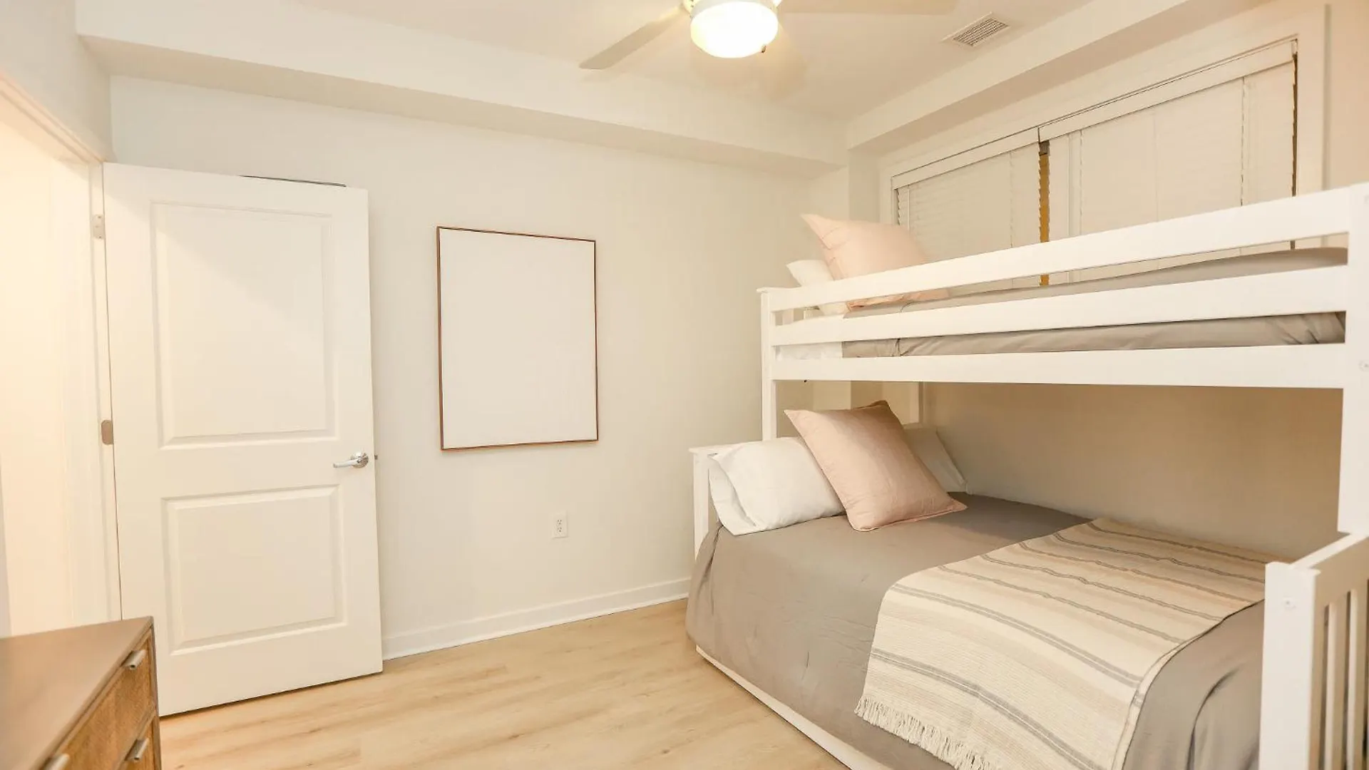 Sojourns Modern Sanctuary 2 Bedroom Sleeps 6 Pool View Virginia Beach 0*,  Stany Zjednoczone Ameryki