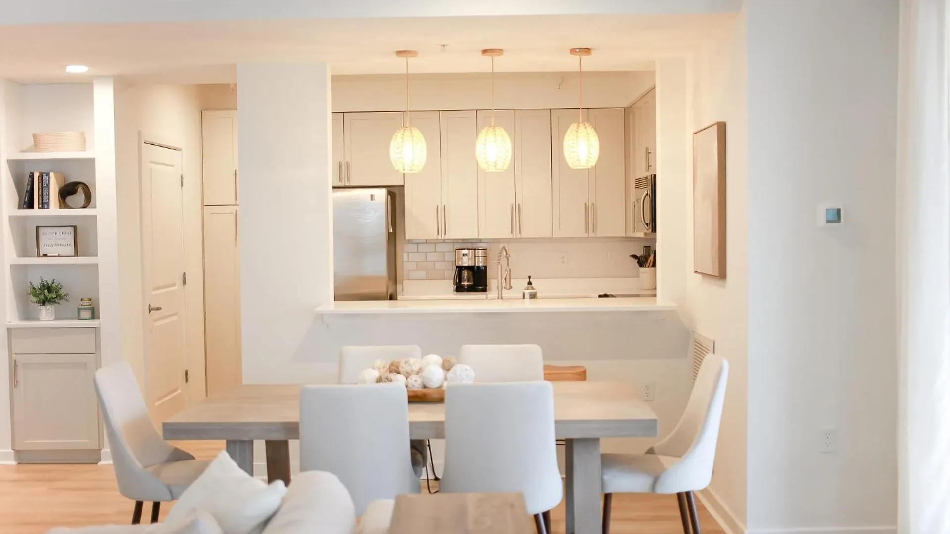 Sojourns Modern Sanctuary 2 Bedroom Sleeps 6 Pool View Virginia Beach