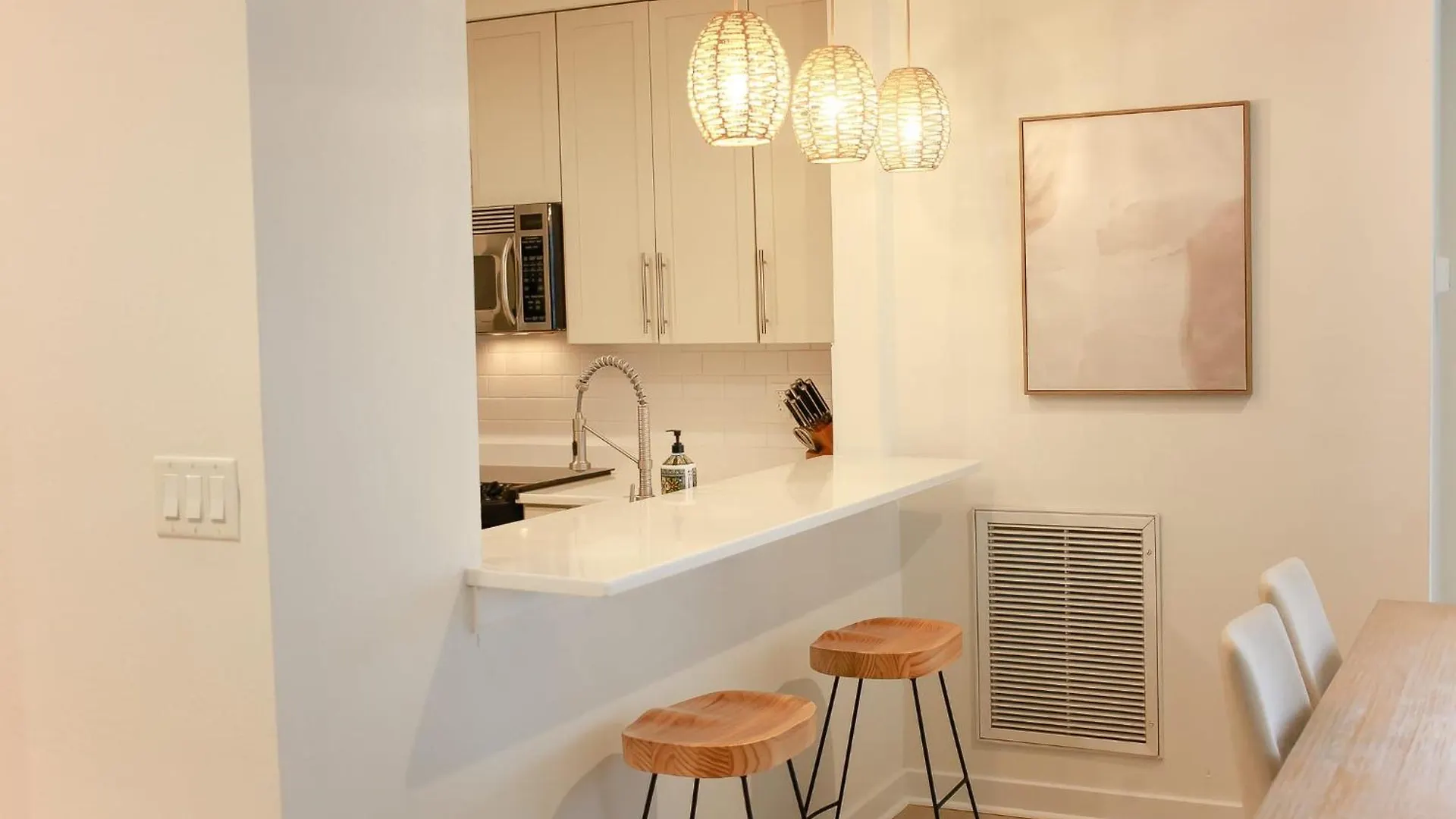 Apartament Sojourns Modern Sanctuary 2 Bedroom Sleeps 6 Pool View Virginia Beach