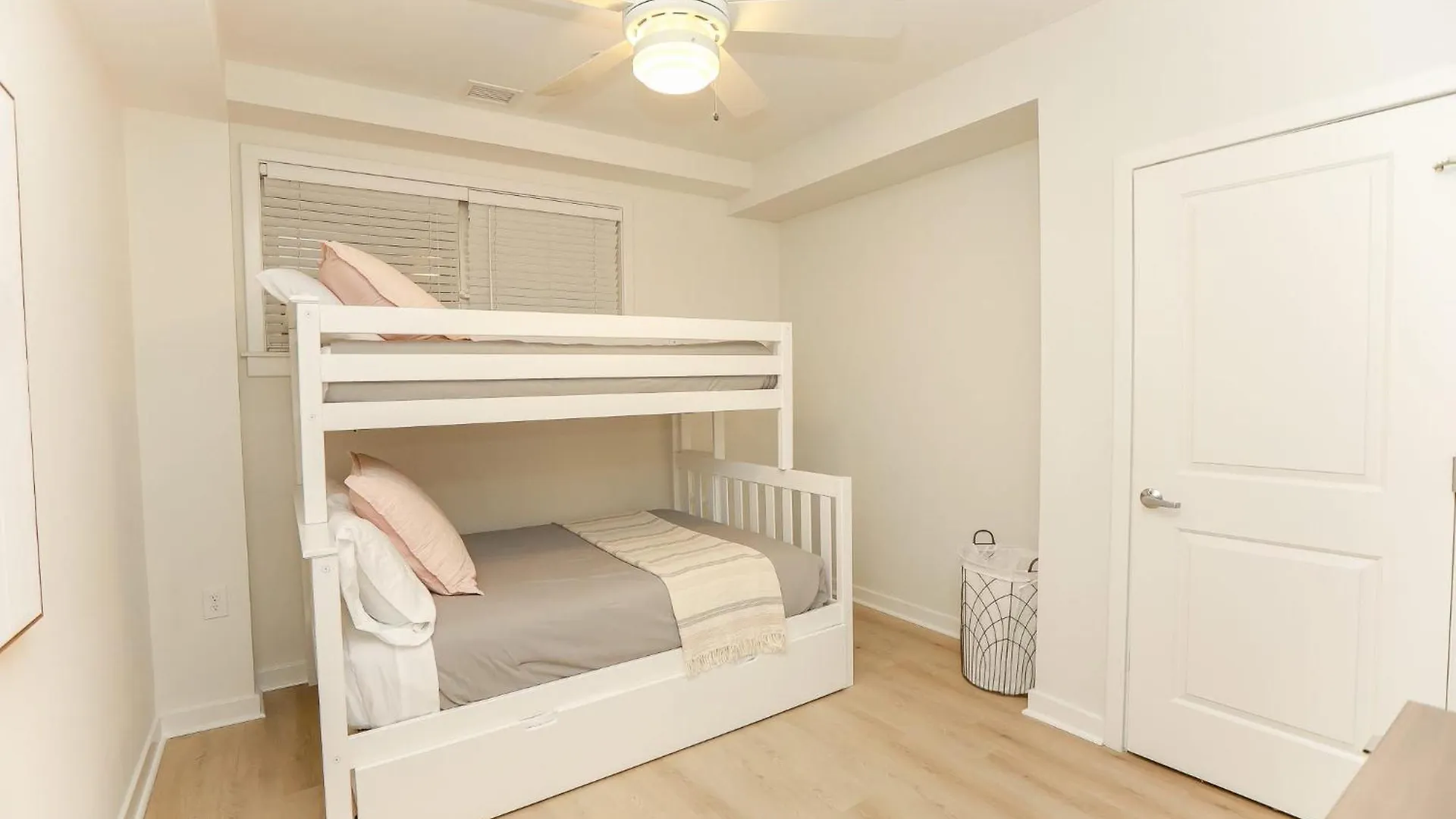 Apartament Sojourns Modern Sanctuary 2 Bedroom Sleeps 6 Pool View Virginia Beach